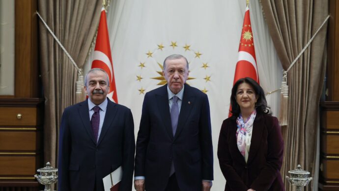 Cumhurbaşkanı Recep Tayyip Erdogan, DEM Parti Van Milletvekili Pervin Buldan ve İstanbul Milletvekili Sırrı Süreyya Önder’i Cumhurbaşkanlığı Külliyesinde kabul etti.